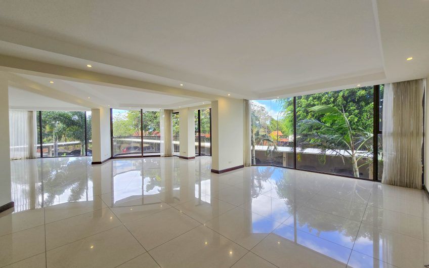 Lujoso apartamento de 315 m2 en Bello Horizonte Escazú