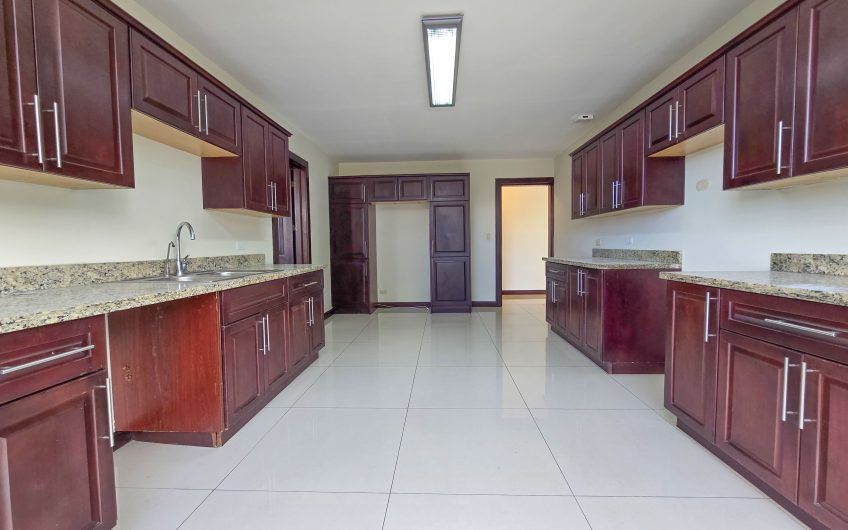 Lujoso apartamento de 315 m2 en Bello Horizonte Escazú