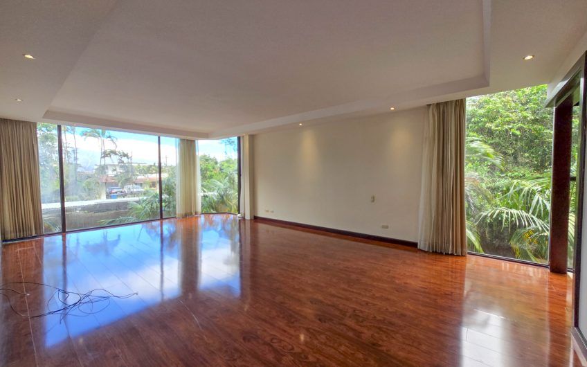Lujoso apartamento de 315 m2 en Bello Horizonte Escazú