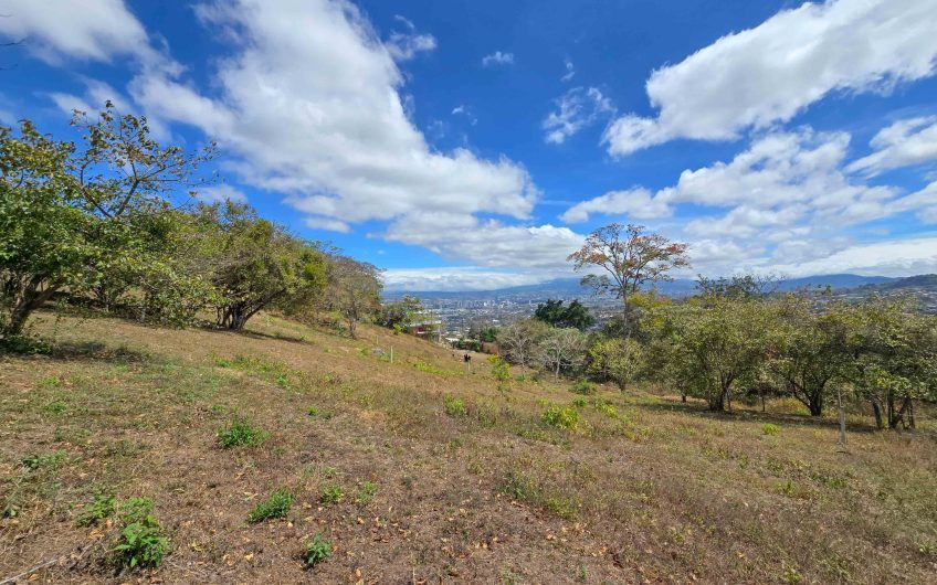 Lote de 1.489 m2 con vista panorámica en San Antonio de Escazú (Carrizal)