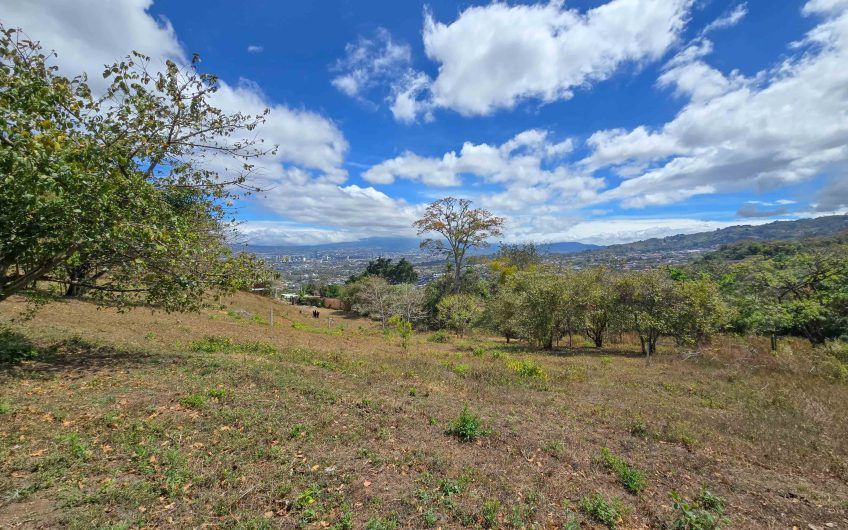 Lote de 1.489 m2 con vista panorámica en San Antonio de Escazú (Carrizal)