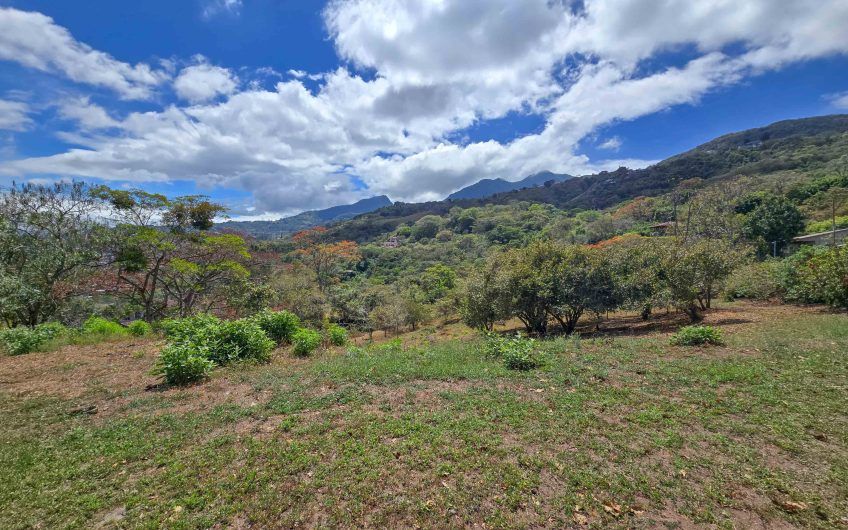 Lote de 1.489 m2 con vista panorámica en San Antonio de Escazú (Carrizal)