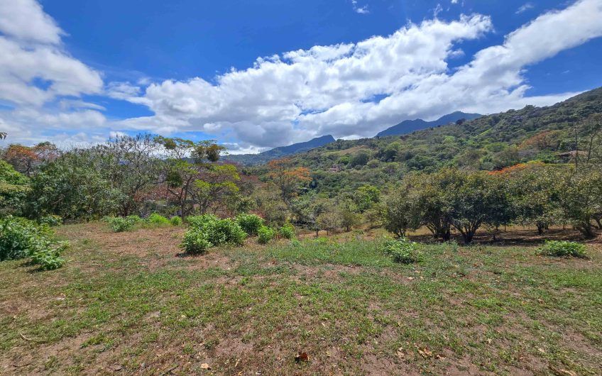 Lote de 1.489 m2 con vista panorámica en San Antonio de Escazú (Carrizal)