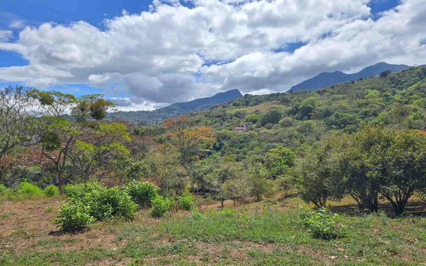 Lote de 1.489 m2 con vista panorámica en San Antonio de Escazú (Carrizal)