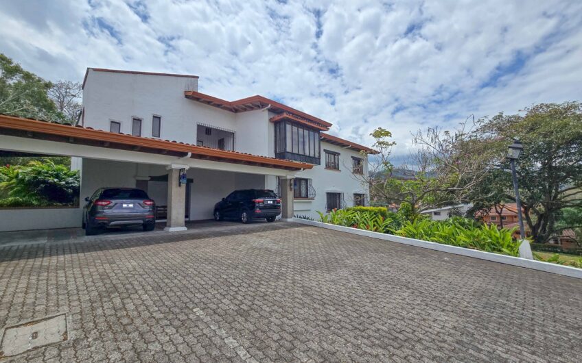 Apartamento con vista de 3 habit.+ de servicio Bello Horizonte Escazú