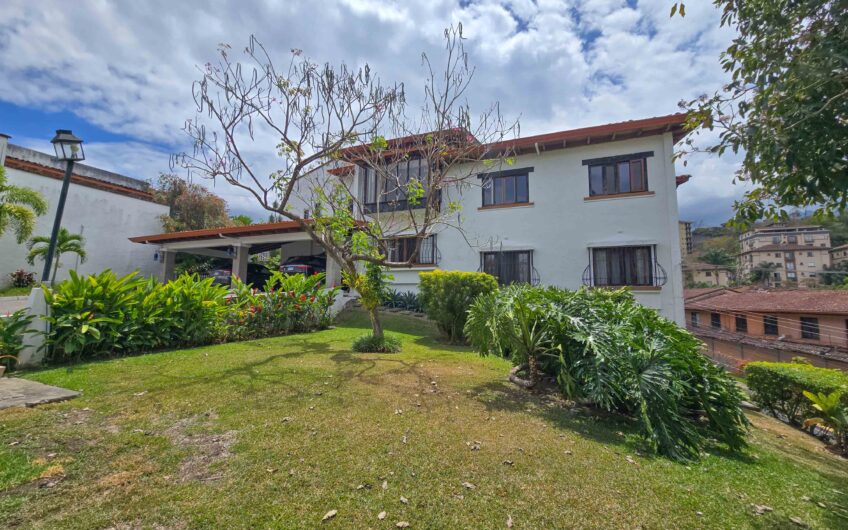 Apartamento con vista de 3 habit.+ de servicio Bello Horizonte Escazú