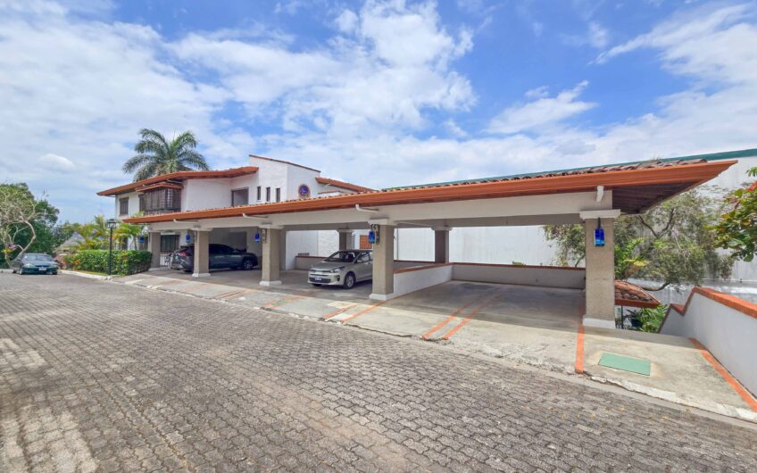 Apartamento con vista de 3 habit.+ de servicio Bello Horizonte Escazú