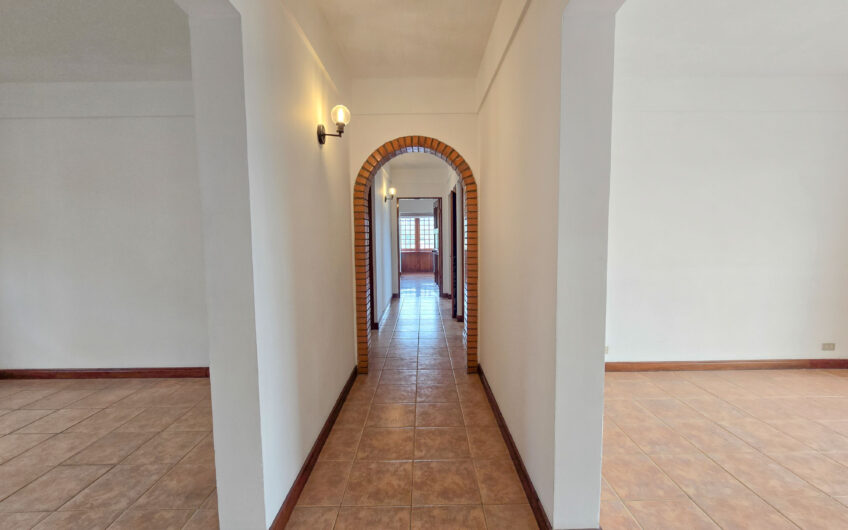 Apartamento con vista de 3 habit.+ de servicio Bello Horizonte Escazú