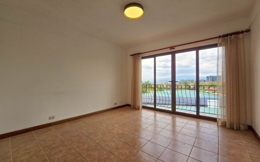 Apartamento con vista de 3 habit.+ de servicio Bello Horizonte Escazú