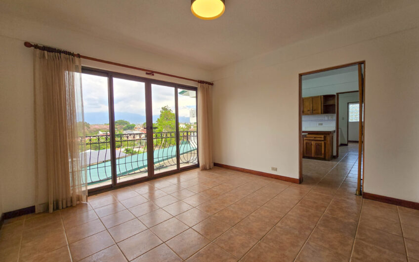 Apartamento con vista de 3 habit.+ de servicio Bello Horizonte Escazú