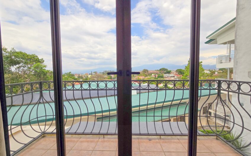 Apartamento con vista de 3 habit.+ de servicio Bello Horizonte Escazú