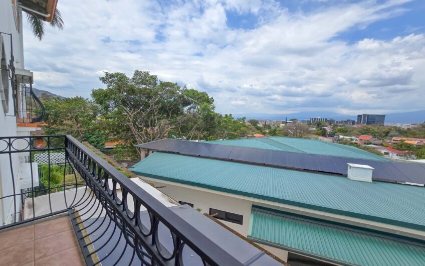 Apartamento con vista de 3 habit.+ de servicio Bello Horizonte Escazú