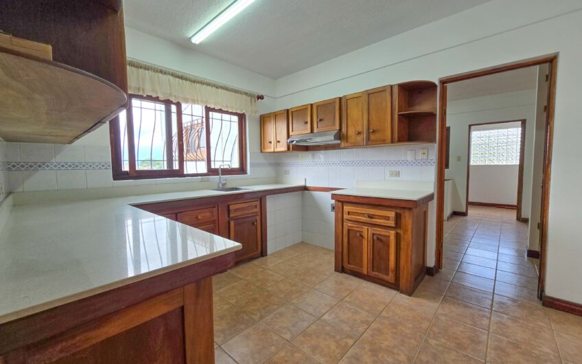 Apartamento con vista de 3 habit.+ de servicio Bello Horizonte Escazú