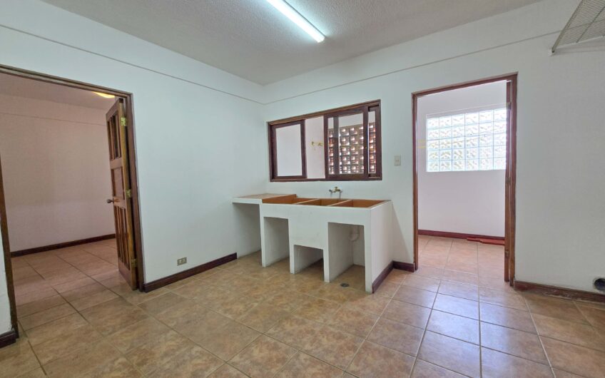 Apartamento con vista de 3 habit.+ de servicio Bello Horizonte Escazú