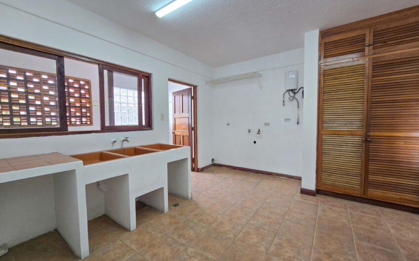 Apartamento con vista de 3 habit.+ de servicio Bello Horizonte Escazú