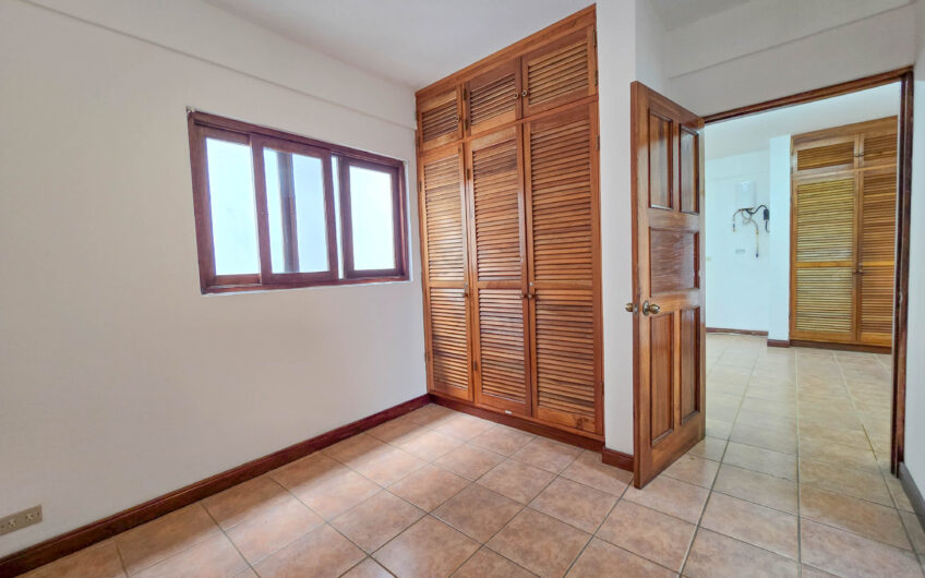 Apartamento con vista de 3 habit.+ de servicio Bello Horizonte Escazú
