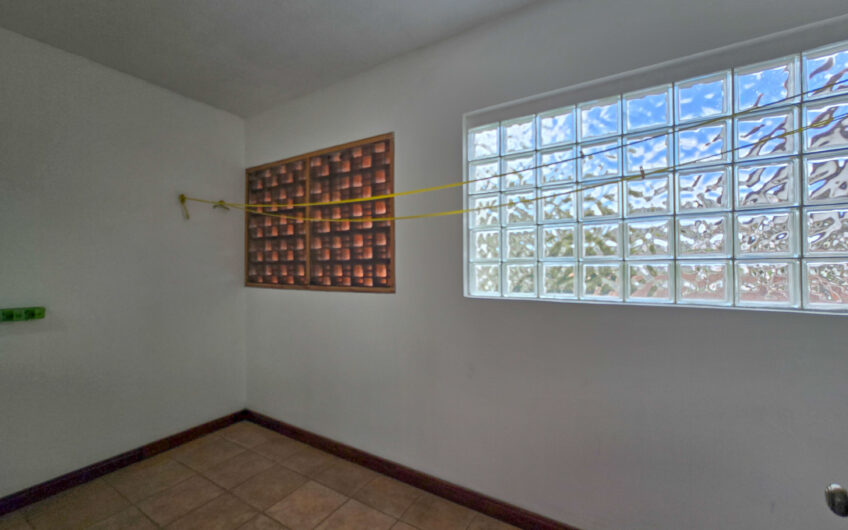 Apartamento con vista de 3 habit.+ de servicio Bello Horizonte Escazú