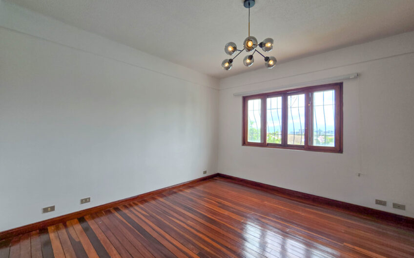 Apartamento con vista de 3 habit.+ de servicio Bello Horizonte Escazú