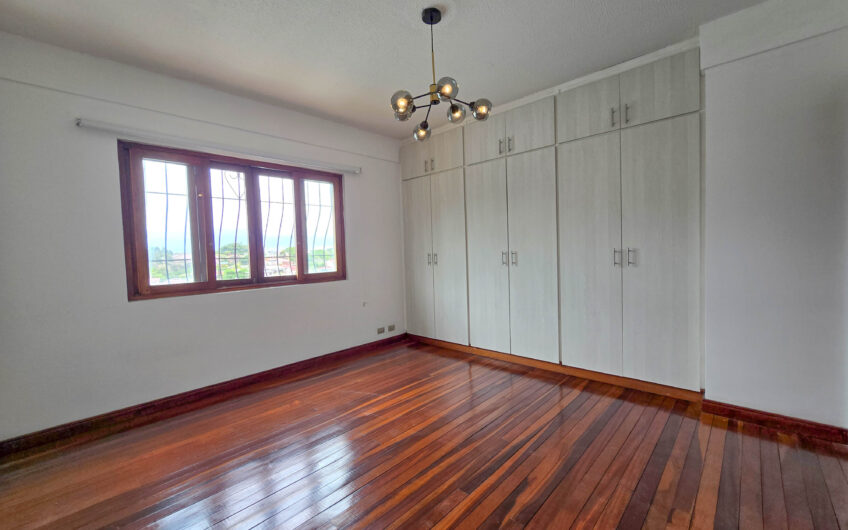 Apartamento con vista de 3 habit.+ de servicio Bello Horizonte Escazú