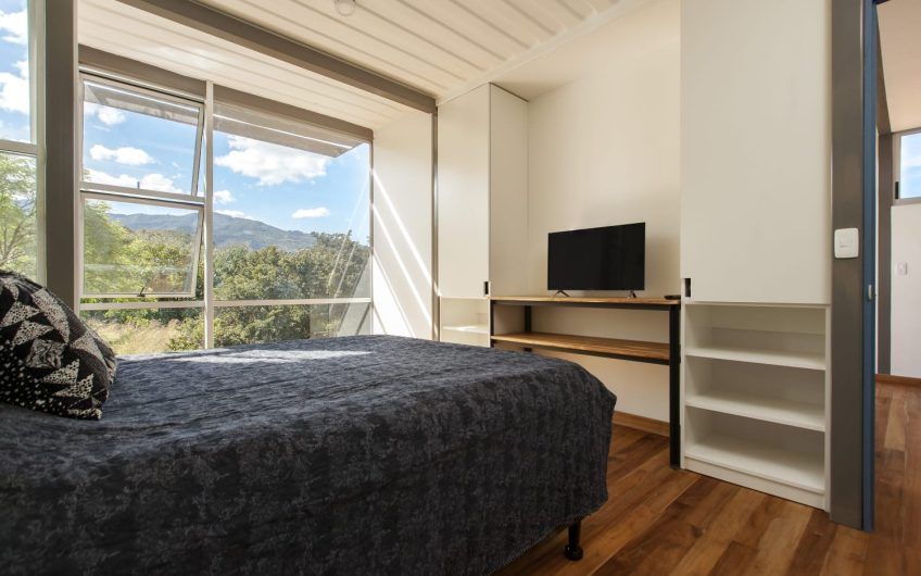 Condominio Minimalista en Alquiler en Lindora Santa Ana / Vista a la Montaña / Línea Blanca