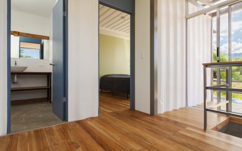 Condominio Minimalista en Alquiler en Lindora Santa Ana / Vista a la Montaña / Línea Blanca