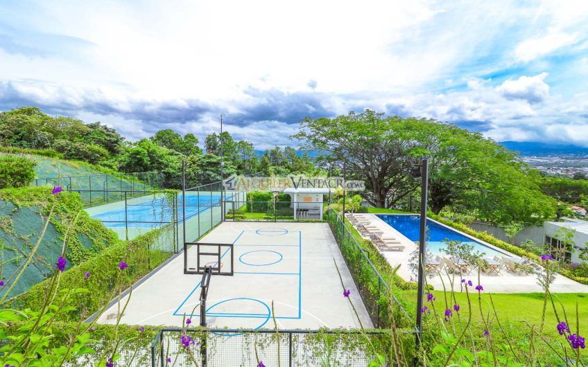 The Ivy Guachipelín Escazú! Apartamento de un nivel con terrazas y vista