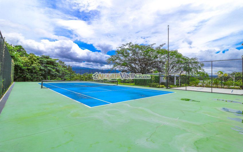 The Ivy Guachipelín Escazú! Apartamento de un nivel con terrazas y vista