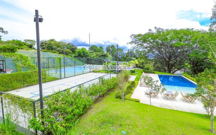 The Ivy Guachipelín Escazú! Apartamento de un nivel con terrazas y vista