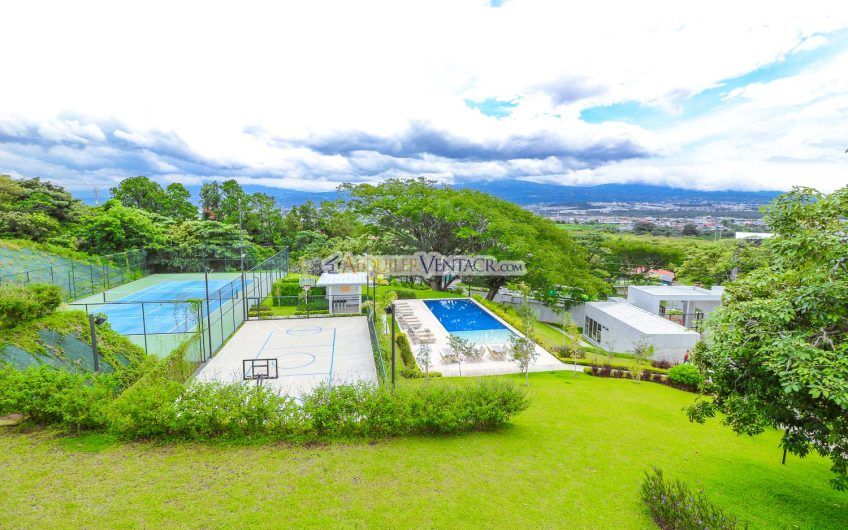 The Ivy Guachipelín Escazú! Apartamento de un nivel con terrazas y vista