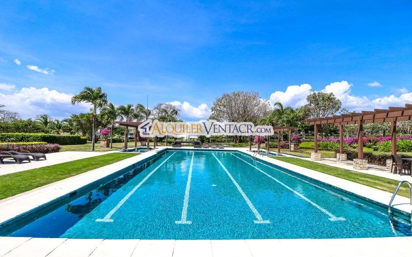 La Hacienda del Bosque Santa Ana Río Oro! Lote plano de 843 m2