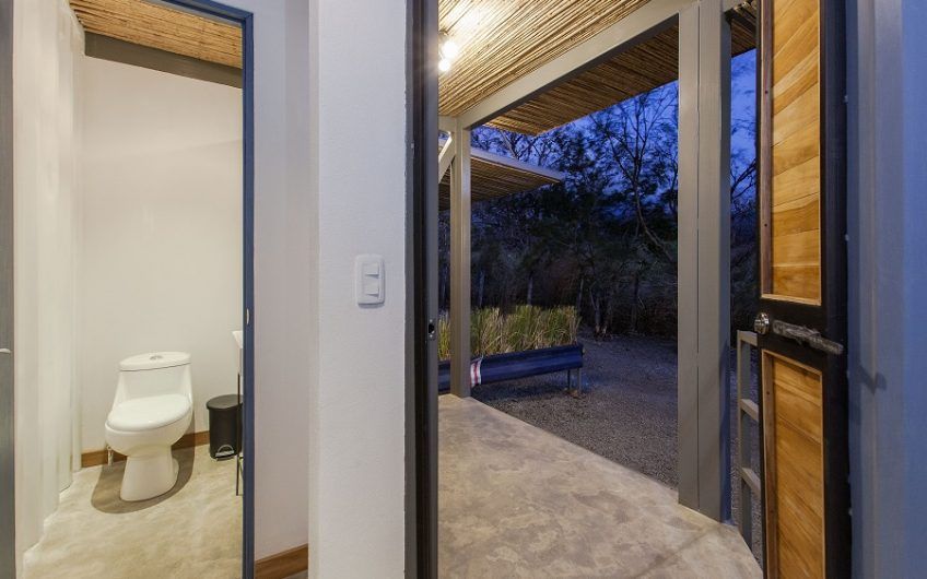 Condominio Minimalista en Alquiler en Lindora Santa Ana / Vista a la Montaña / Línea Blanca