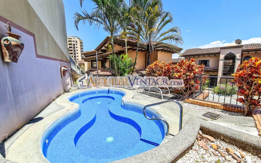 Condo amueblado de 4 habit. + de servicio en Jaboncillos Escazú