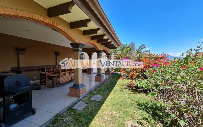 Condo amueblado de 4 habit. + de servicio en Jaboncillos Escazú