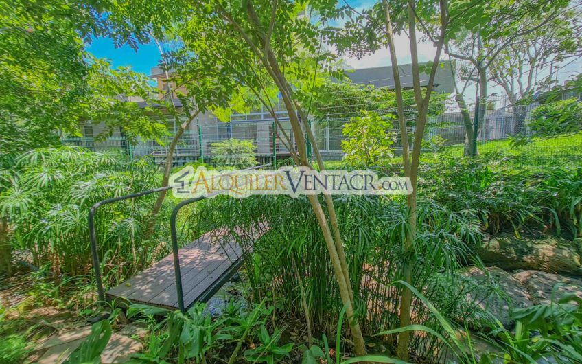 Casa contemporánea independiente con 937 m2 lote en Santa Ana Piedades