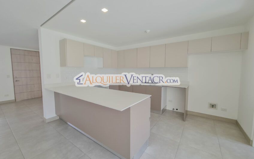 Casa con jardín en Condominio Guachipelín 3-10 Escazú