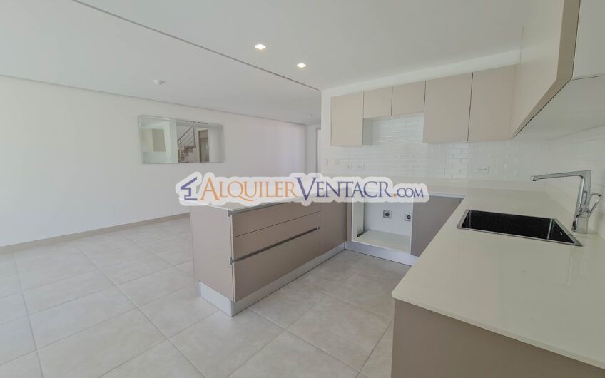 Casa con jardín en Condominio Guachipelín 3-10 Escazú