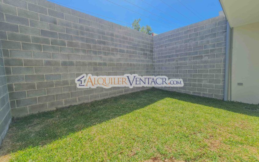 Casa con jardín en Condominio Guachipelín 3-10 Escazú