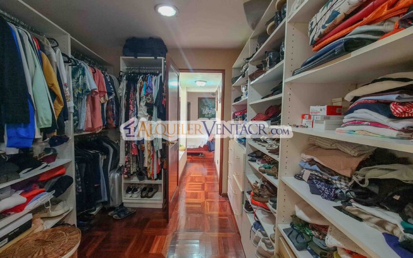 Casa de un nivel con uso de suelo mixto en San Rafael Escazú / sobre calle principal