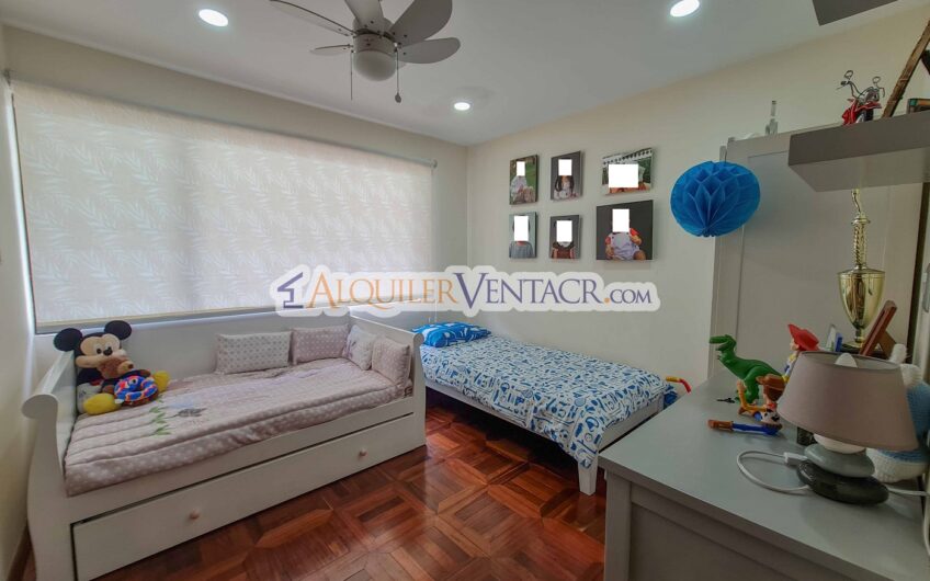 Casa de un nivel con uso de suelo mixto en San Rafael Escazú / sobre calle principal