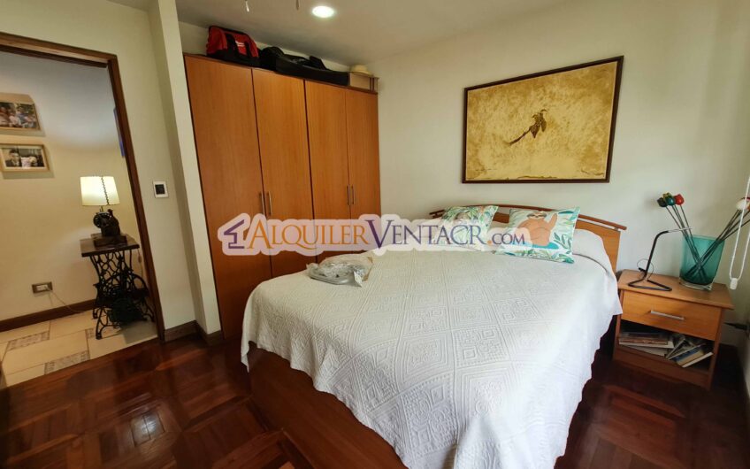 Casa de un nivel con uso de suelo mixto en San Rafael Escazú / sobre calle principal