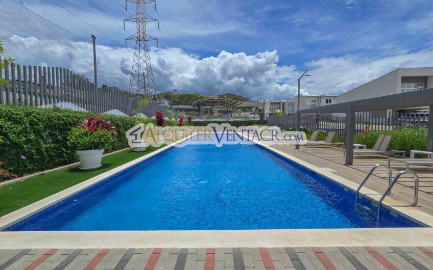 Casa con jardín en Condominio Guachipelín 3-10 Escazú