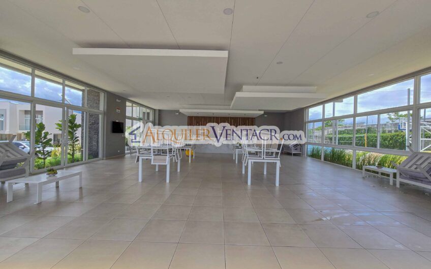 Casa con jardín en Condominio Guachipelín 3-10 Escazú