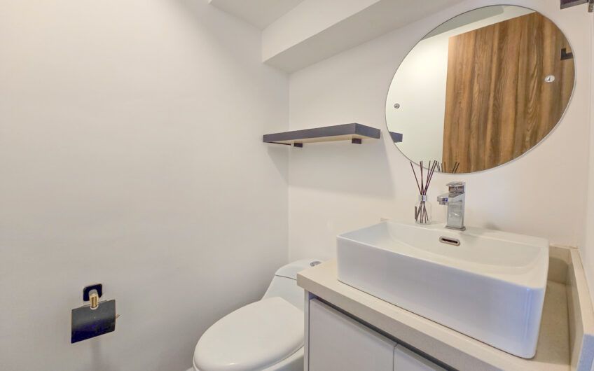 Casa esquinera en condominio con amenidades premium en Escazú Guachipelín