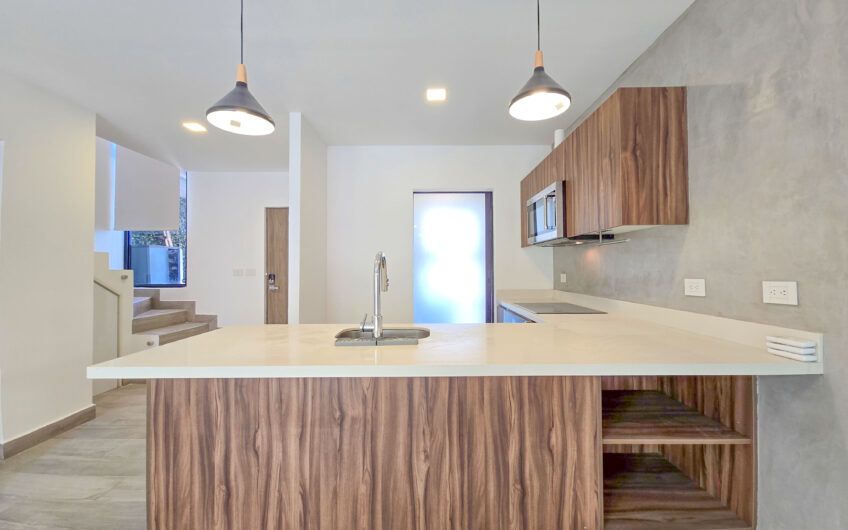 Casa esquinera en condominio con amenidades premium en Escazú Guachipelín