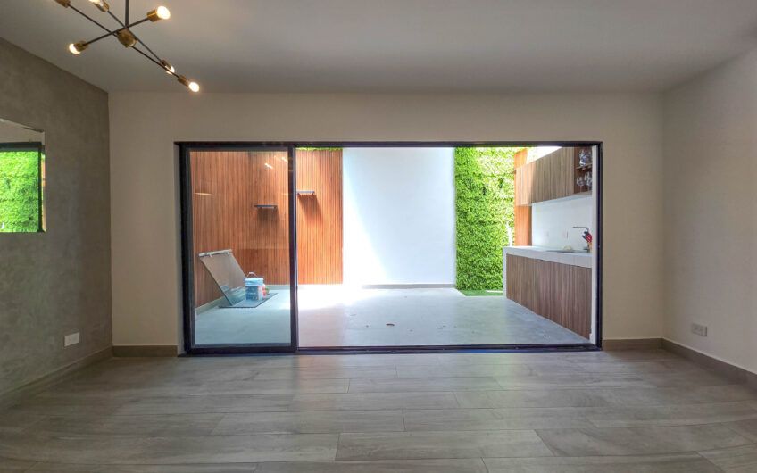 Casa esquinera en condominio con amenidades premium en Escazú Guachipelín