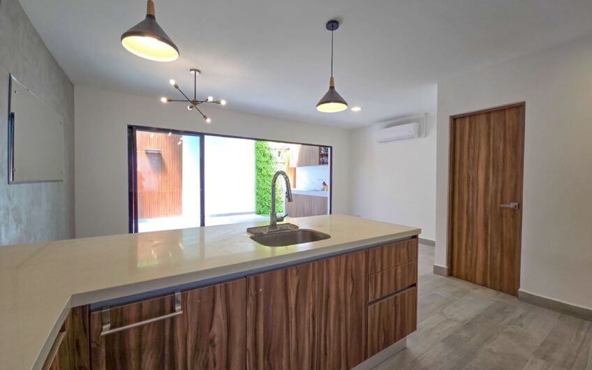 Casa esquinera en condominio con amenidades premium en Escazú Guachipelín