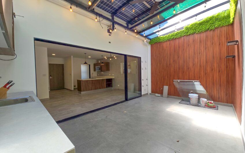 Casa esquinera en condominio con amenidades premium en Escazú Guachipelín