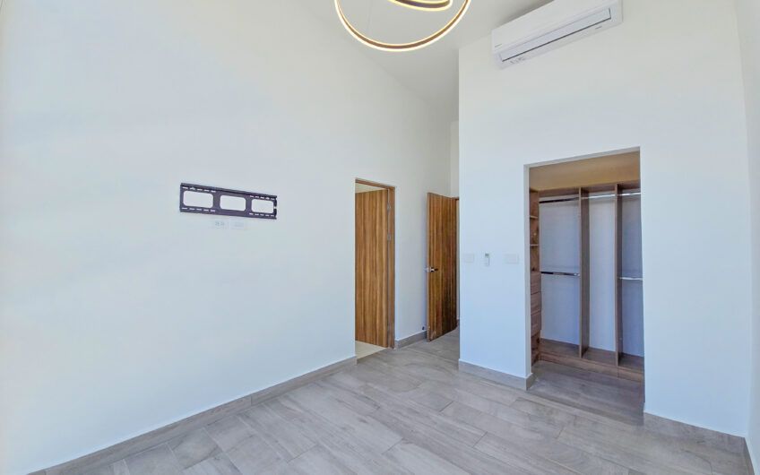 Casa esquinera en condominio con amenidades premium en Escazú Guachipelín