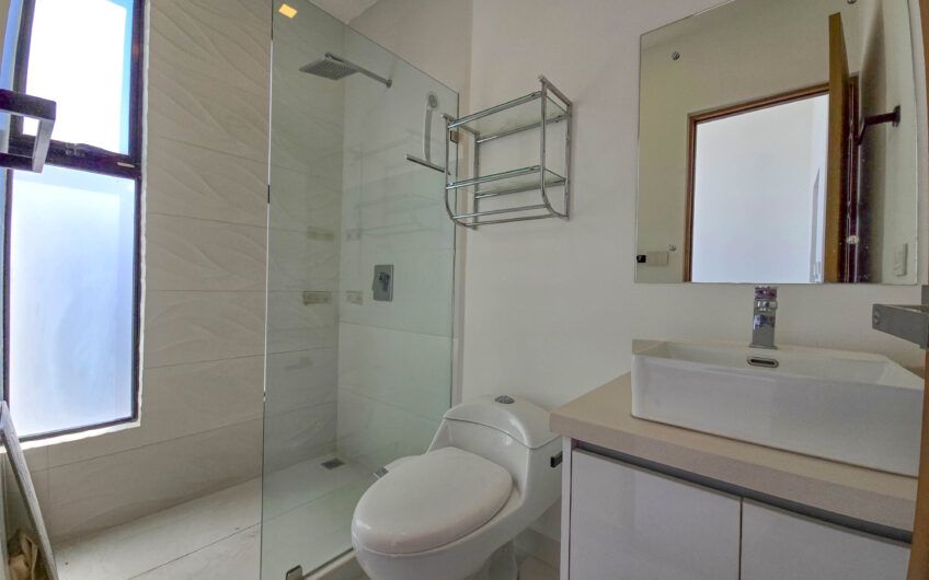 Casa esquinera en condominio con amenidades premium en Escazú Guachipelín