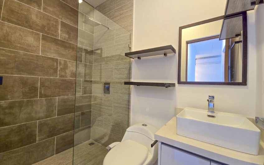 Casa esquinera en condominio con amenidades premium en Escazú Guachipelín